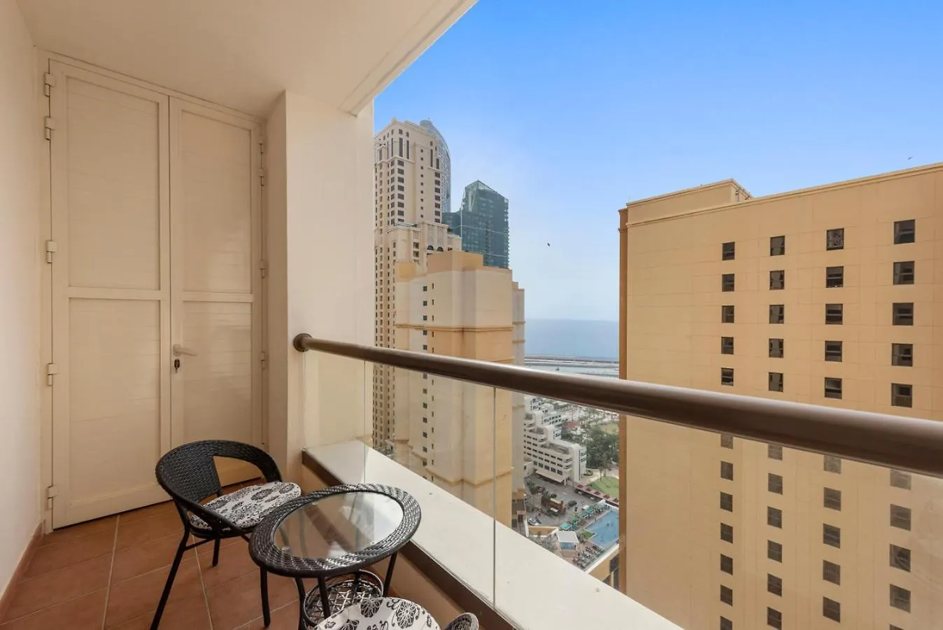 Апартаменты Spacious 2 Bedroom In Prime Location Дубай