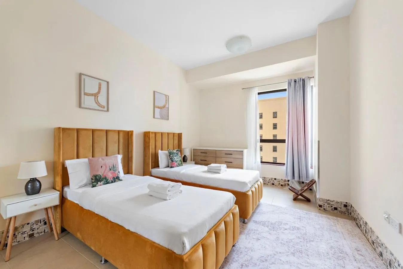 Spacious 2 Bedroom In Prime Location Дубай