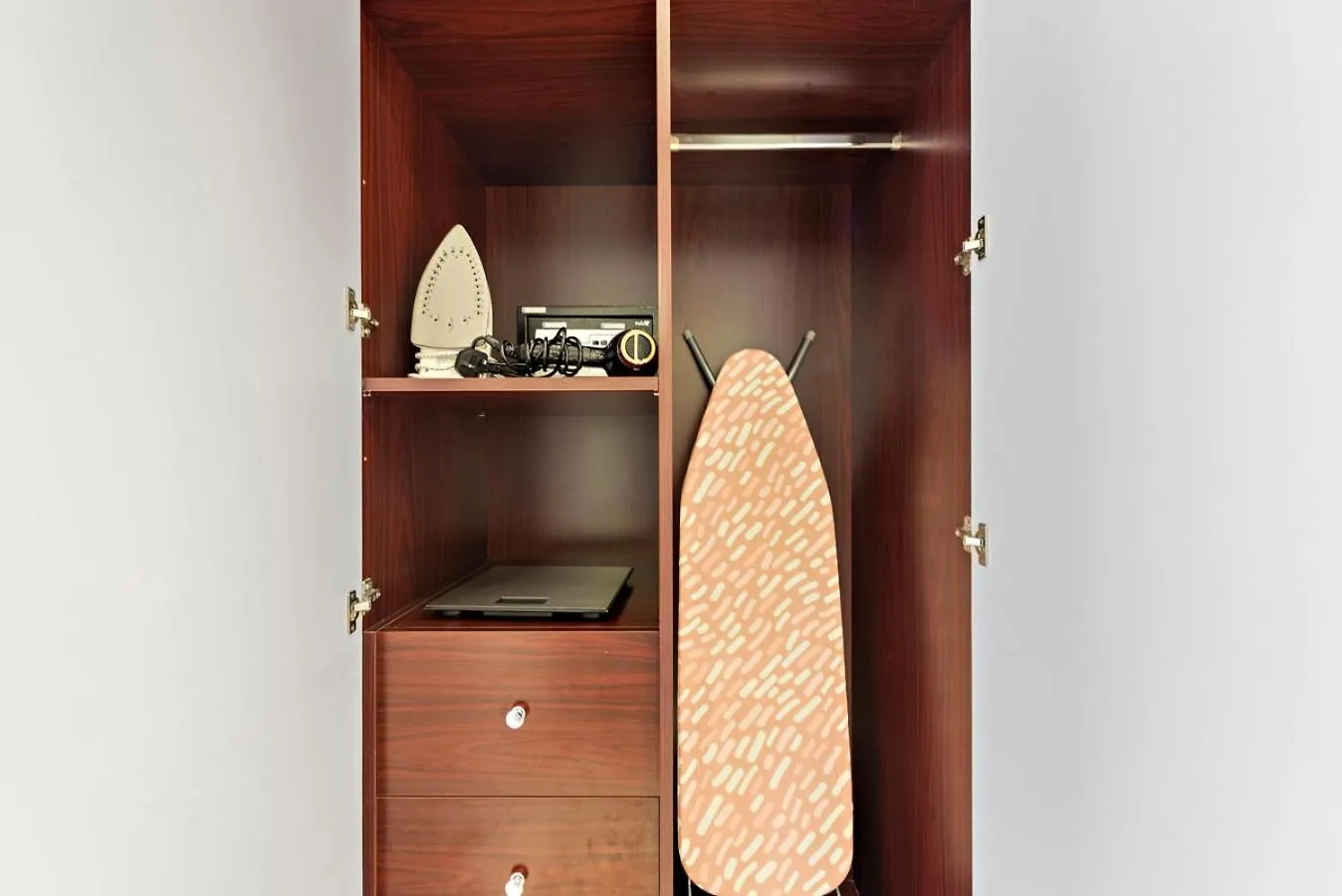 Spacious 2 Bedroom In Prime Location Дубай